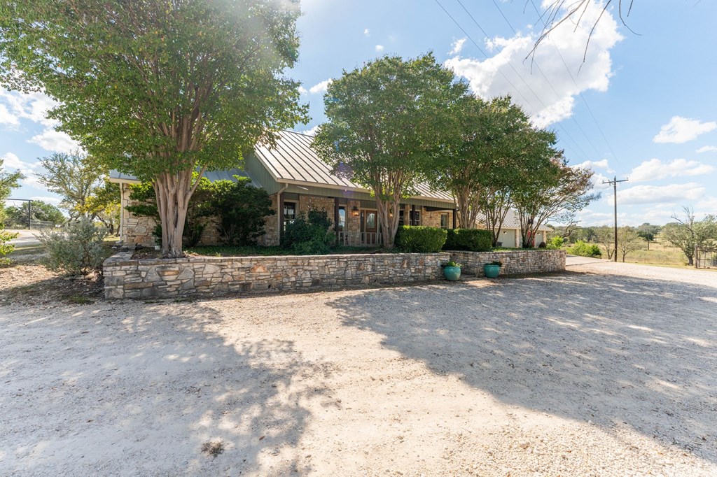 Unrestricted 3-acre property designed with homesteading & self-suffici – image 9