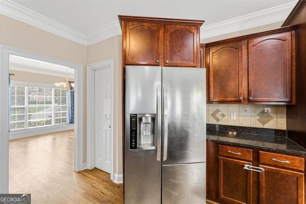 Welcome to 101 Lumby Lane, a stunning 4-sided brick residence in the s – image 36