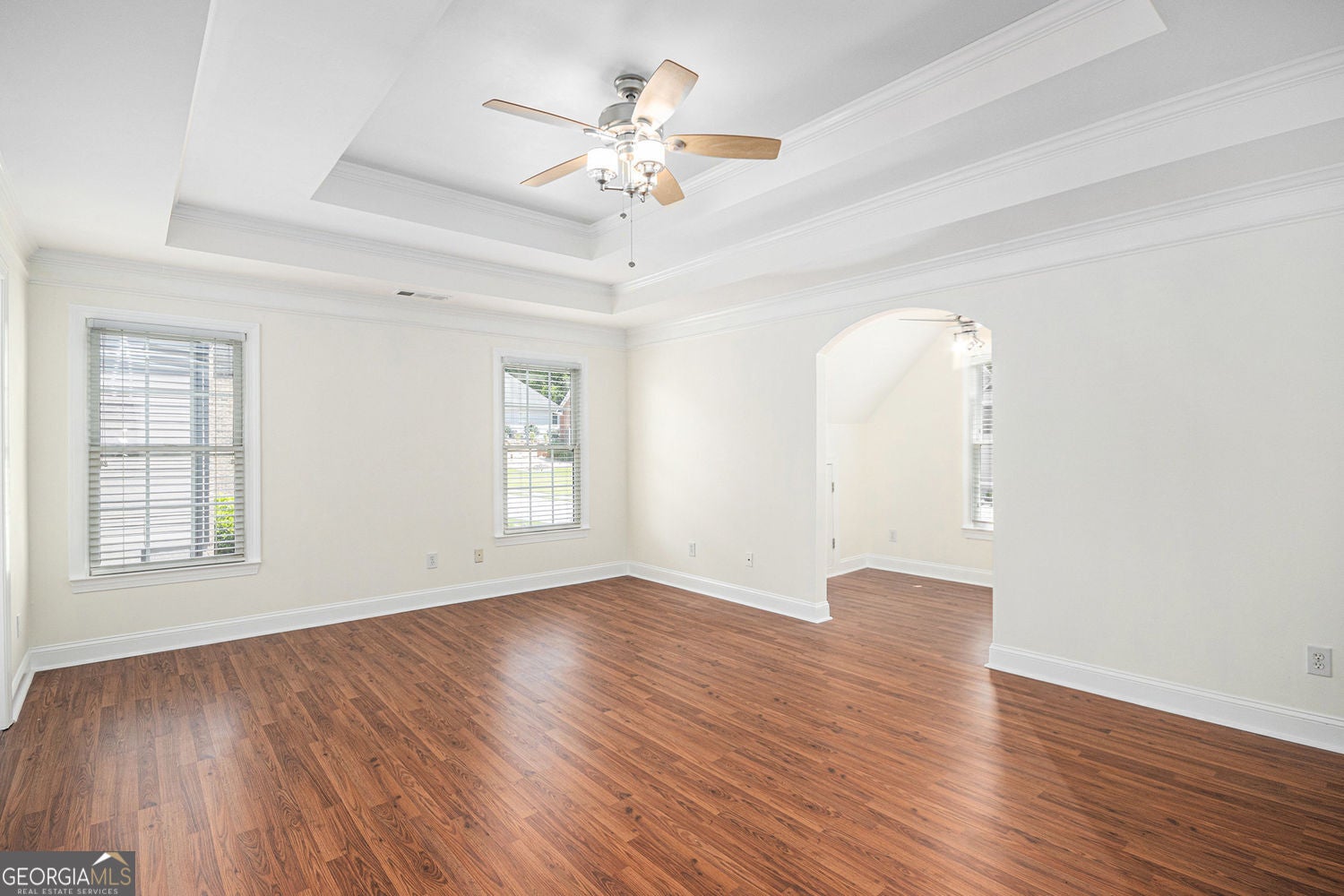 Fully finished basement with refined lakefront living in this beautifu – image 40