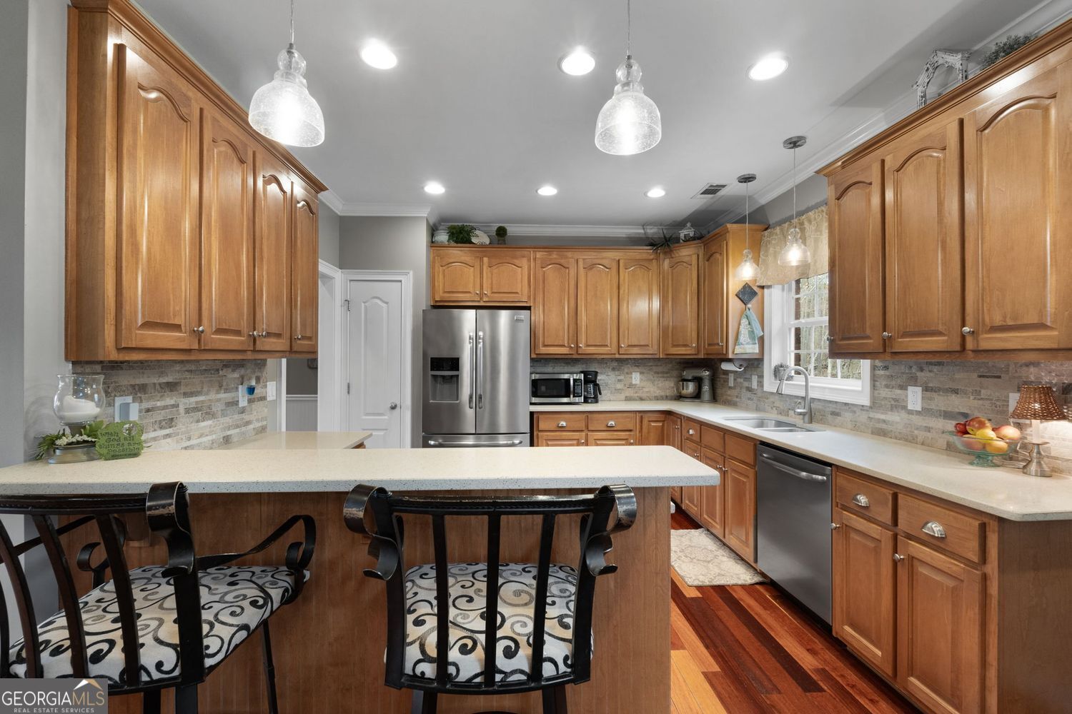 No HOA or restrictions! Full basement w/in-law suite! All Brick! Come – image 13