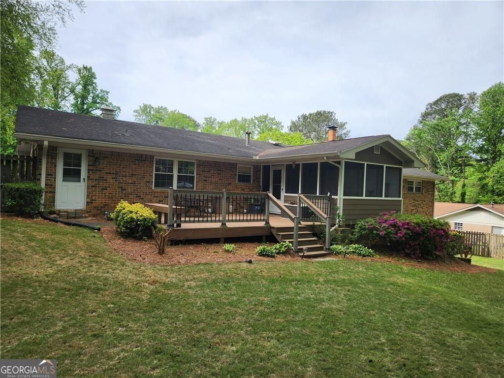 Beautifully updated and ideally located in the heart of Dunwoody, this – image 31