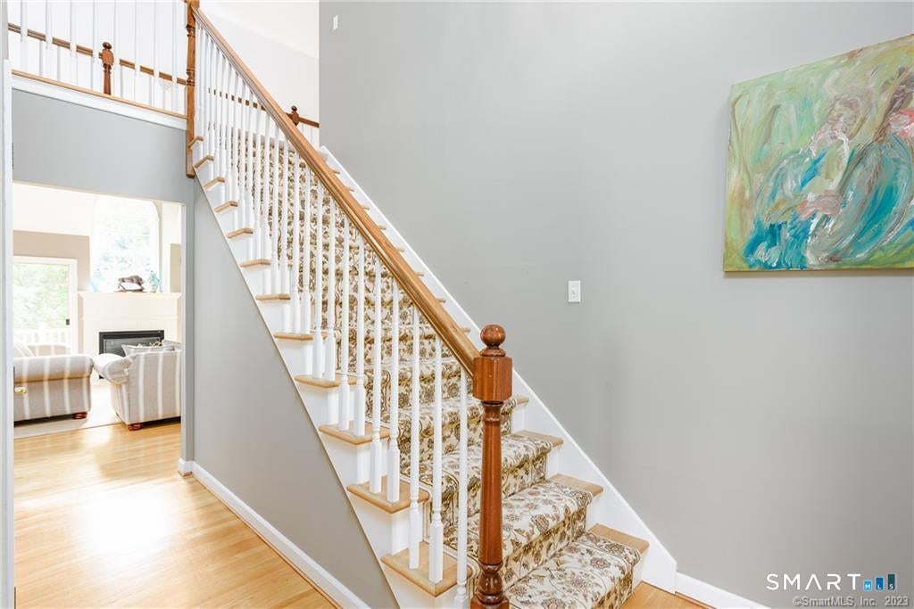 SPECTACULARLY DESIRABLE LOCATION! This rare-to-market single family is – image 5