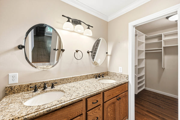 Welcome to this beautiful home that’s gleaming with pride and perfecti – image 32