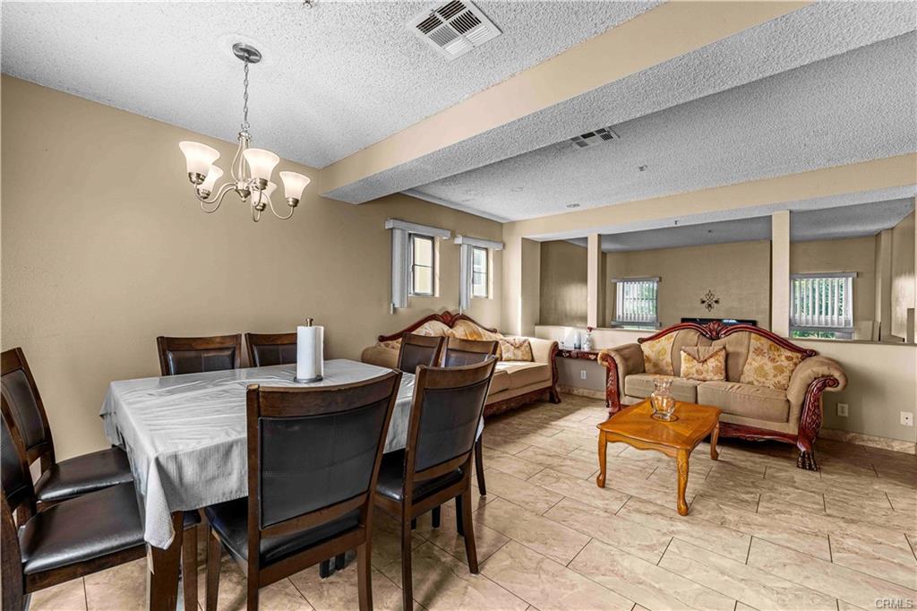 Beautiful condominium with 3 bedrooms and 3 bathrooms. A place for a h – image 7