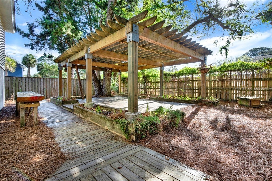 Located in the heart of Tybee Island, 407 7th Street offers the perfec – image 79