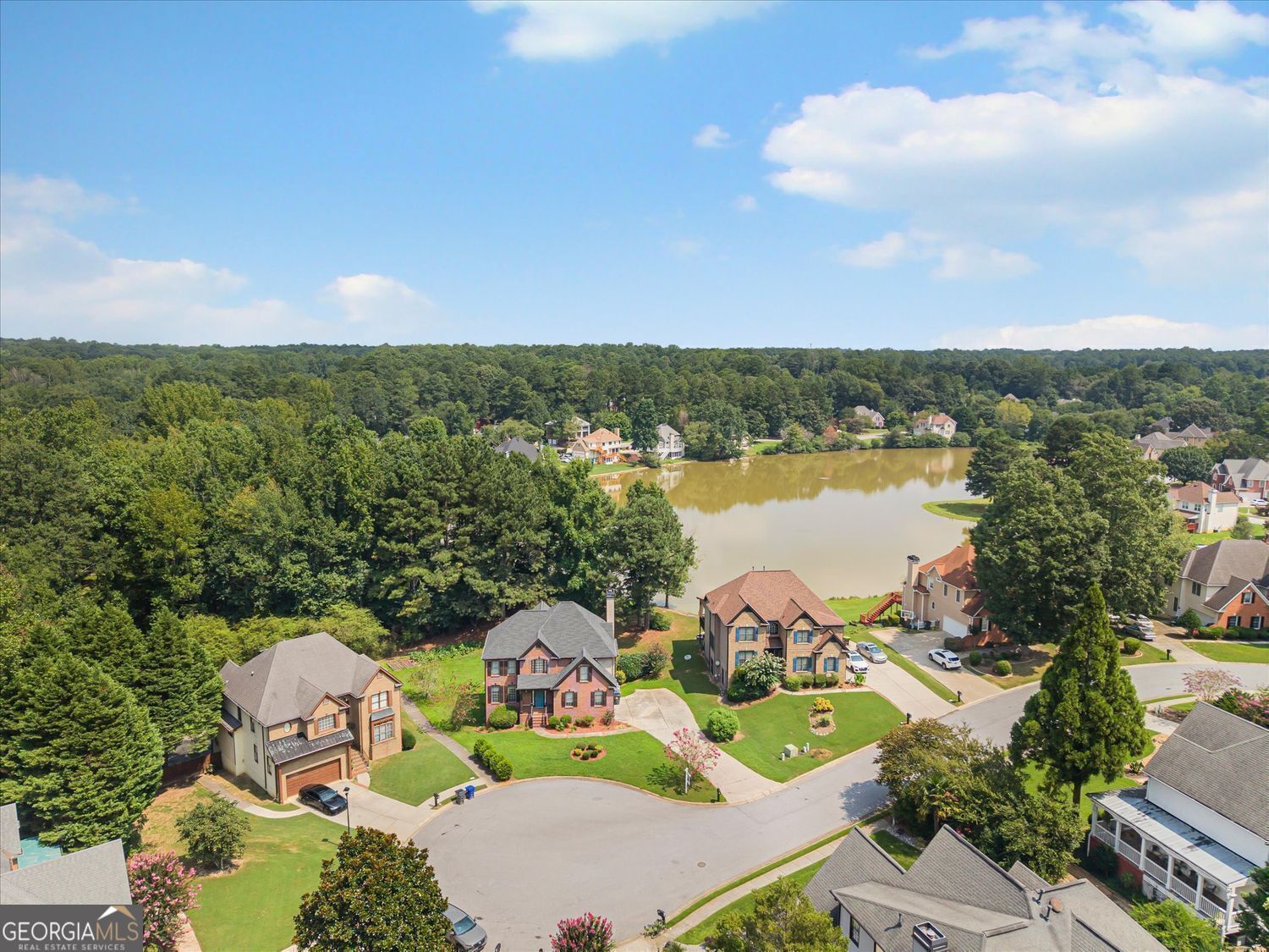 Fully finished basement with refined lakefront living in this beautifu – image 42