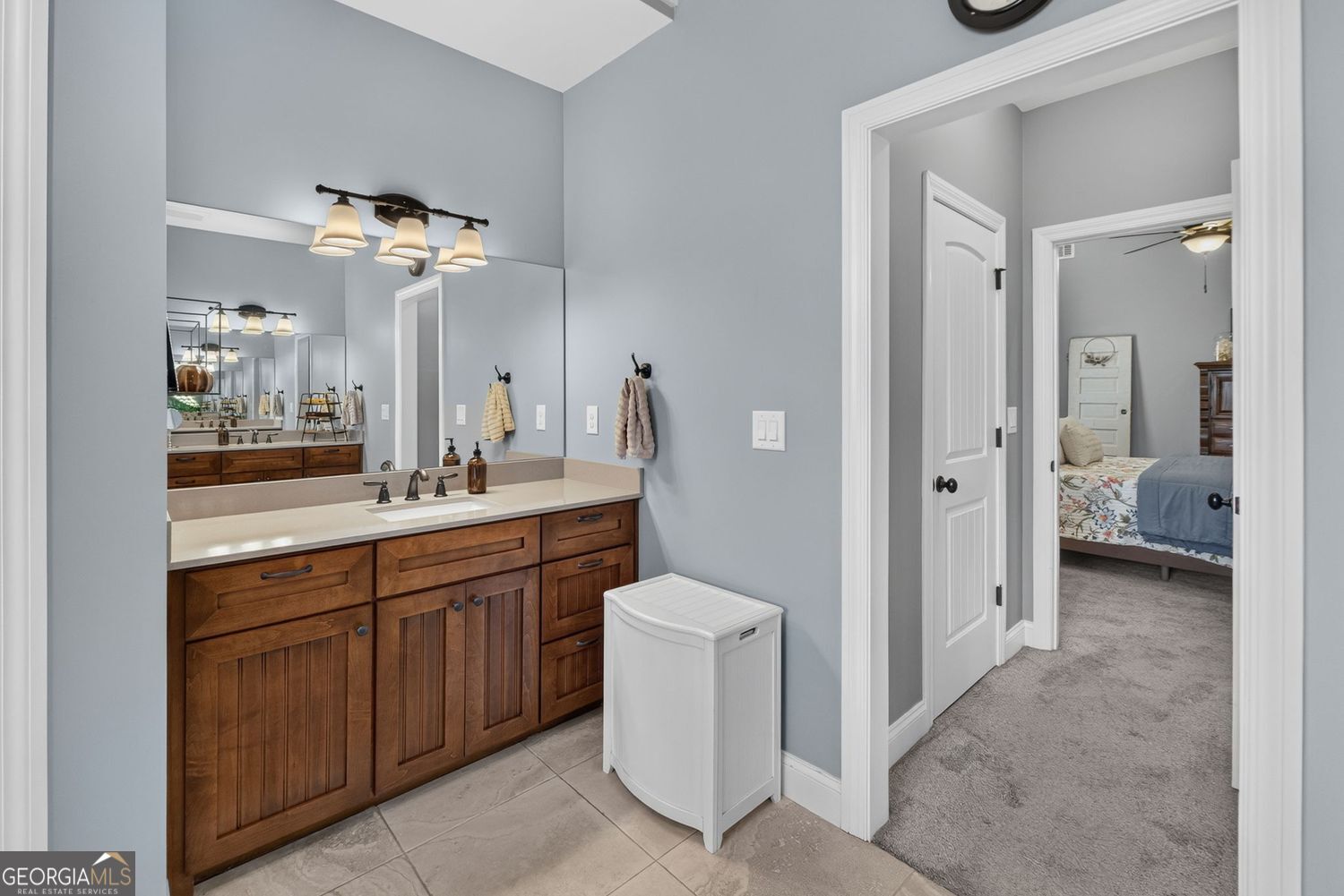 Incredible custom home with tons of bells and whistles in sought after – image 34