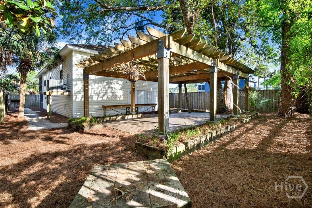 Located in the heart of Tybee Island, 407 7th Street offers the perfec – image 82