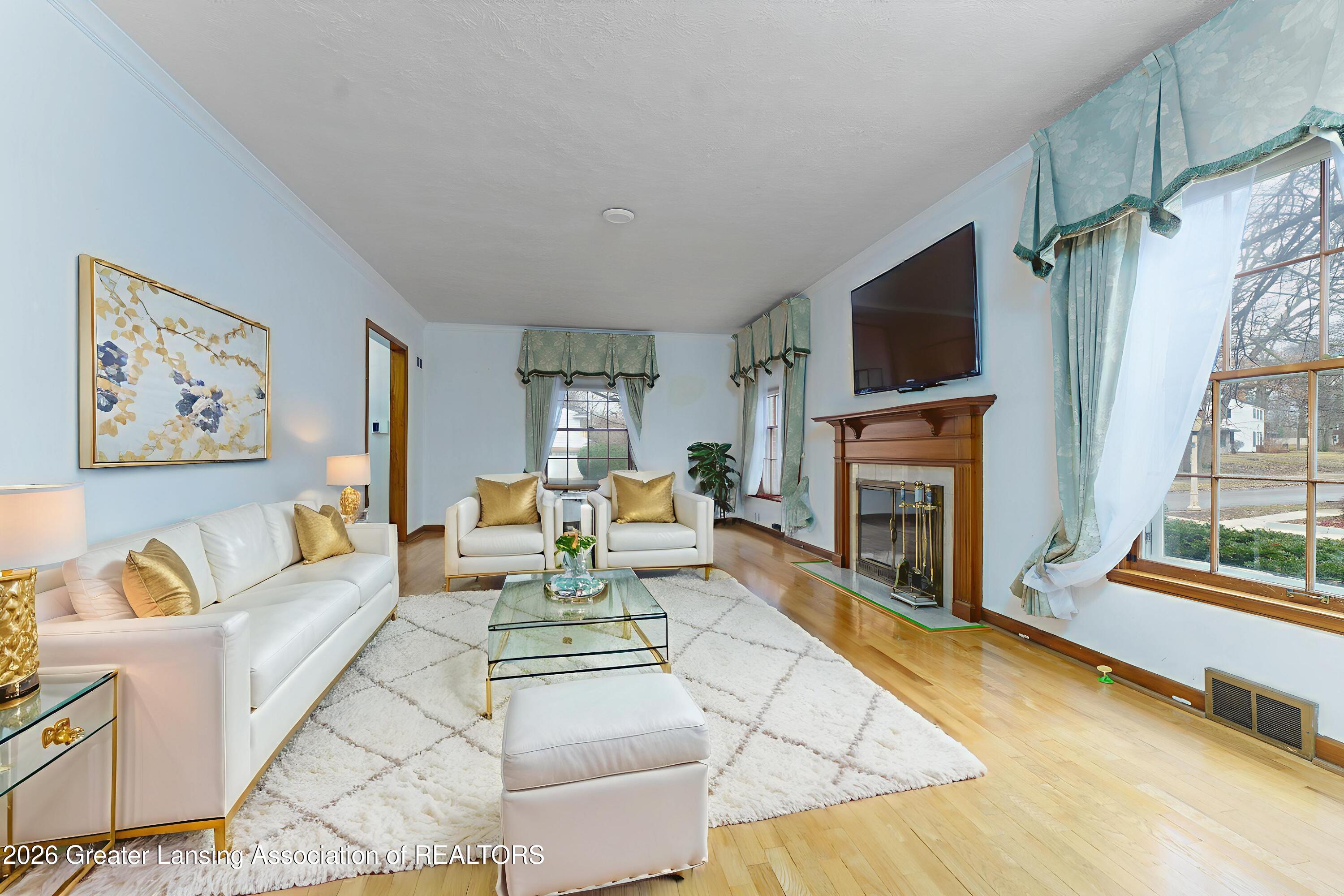 A rare opportunity to score a quintessential Glencairn gem! Gorgeous c – image 16