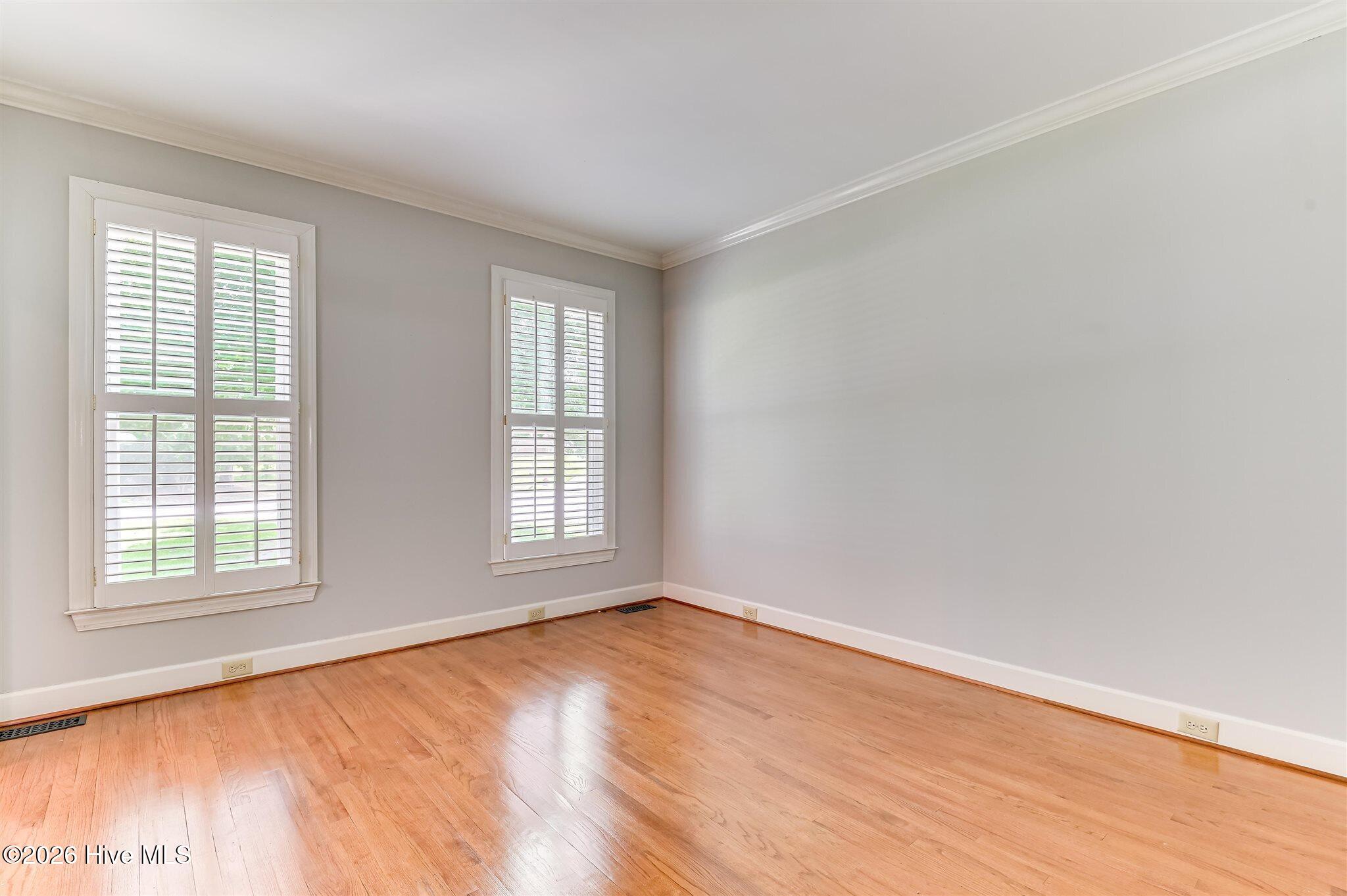 Welcome to this stunning brick home nestled on a quiet cul-de-sac in t – image 10