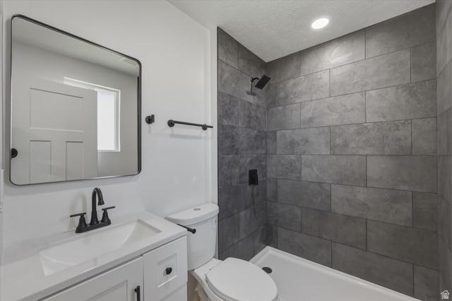 This home is move-in ready! Extra kitchen for extra income. New roof! – image 16