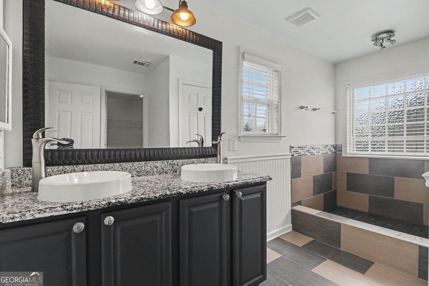 Up to $20,000 in Seller-Paid Incentives! Discover exceptional space, f – image 21