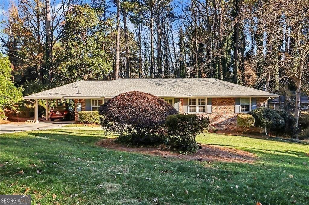Classic four bedroom ranch in the Lakeside High School district. Step – image 2