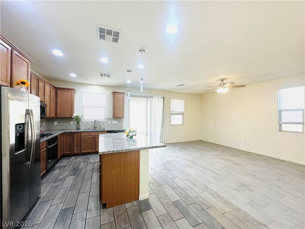 Welcome to your dream home in the prestigious Summerlin master-planned – image 9