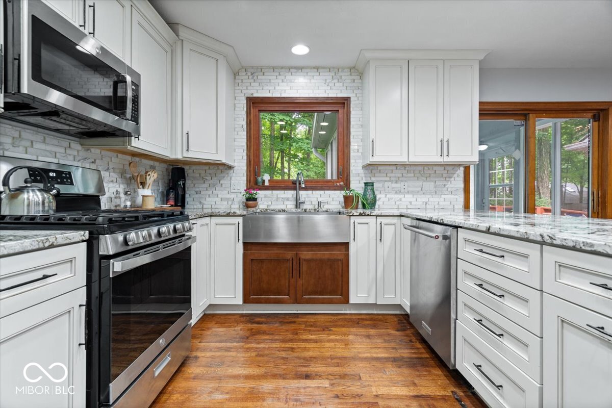Updates galore in desirable Feather Cove III! Nestled on a half-acre w – image 16