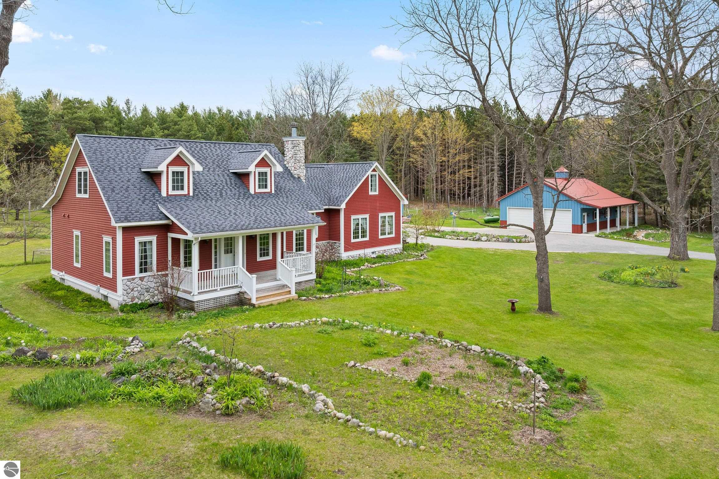 This 3-bedroom, 2.5-bath farmhouse offers a property designed for coun – image 2