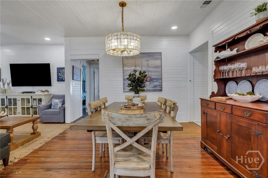 Charming raised, restored cottage in the heart of Tybee -a perfect ble – image 10