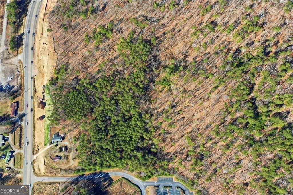 A mountain retreat in the heart of Forsyth. This extraordinary 6+ acre – image 25