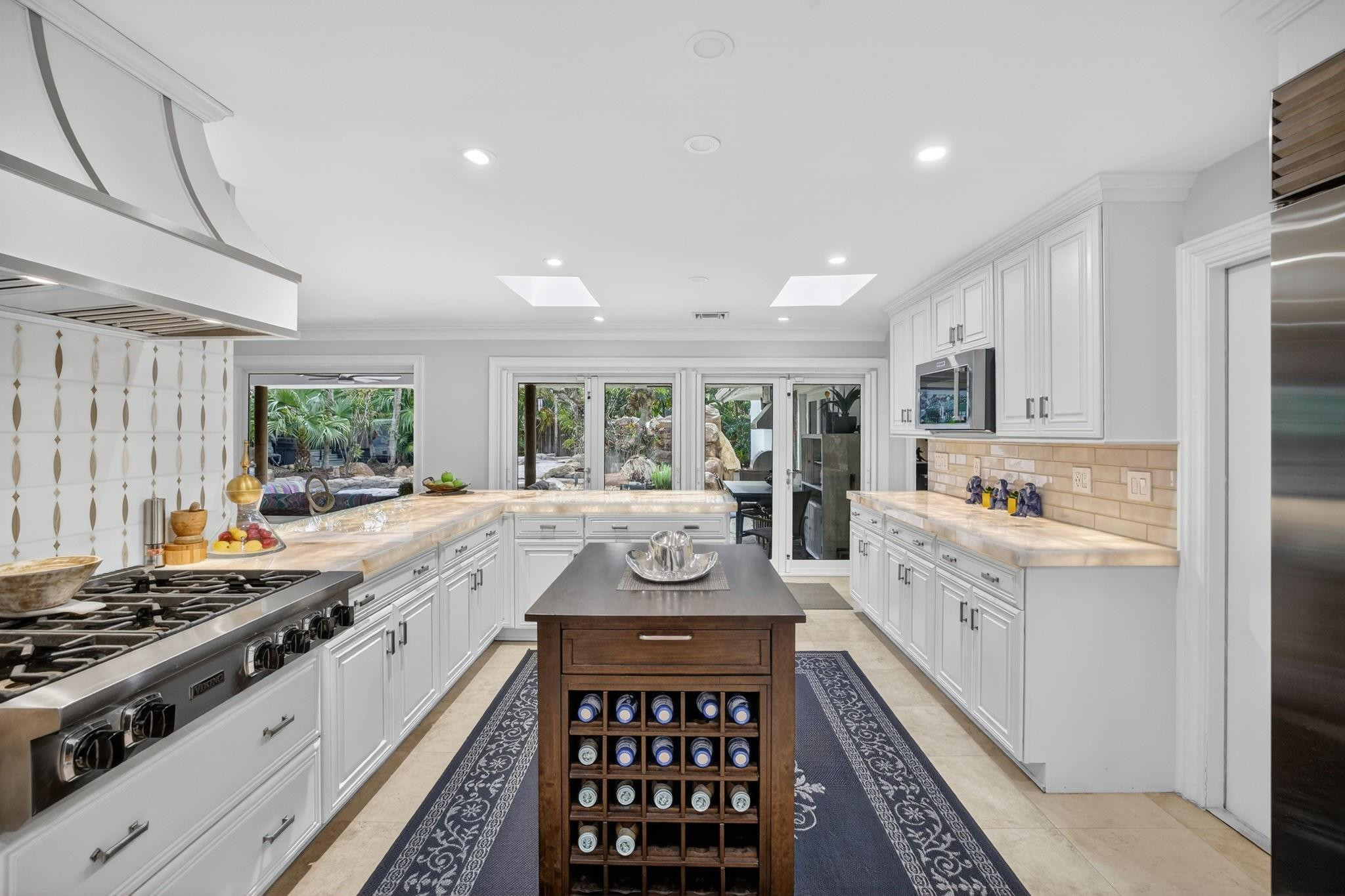 Rare & remarkable resort-style estate, set on an expansive lot in one – image 25