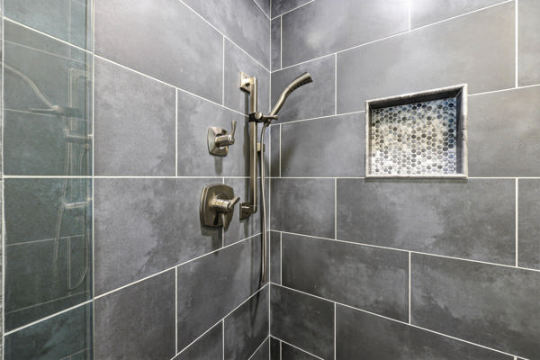 Welcome to this beautiful home that’s gleaming with pride and perfecti – image 28