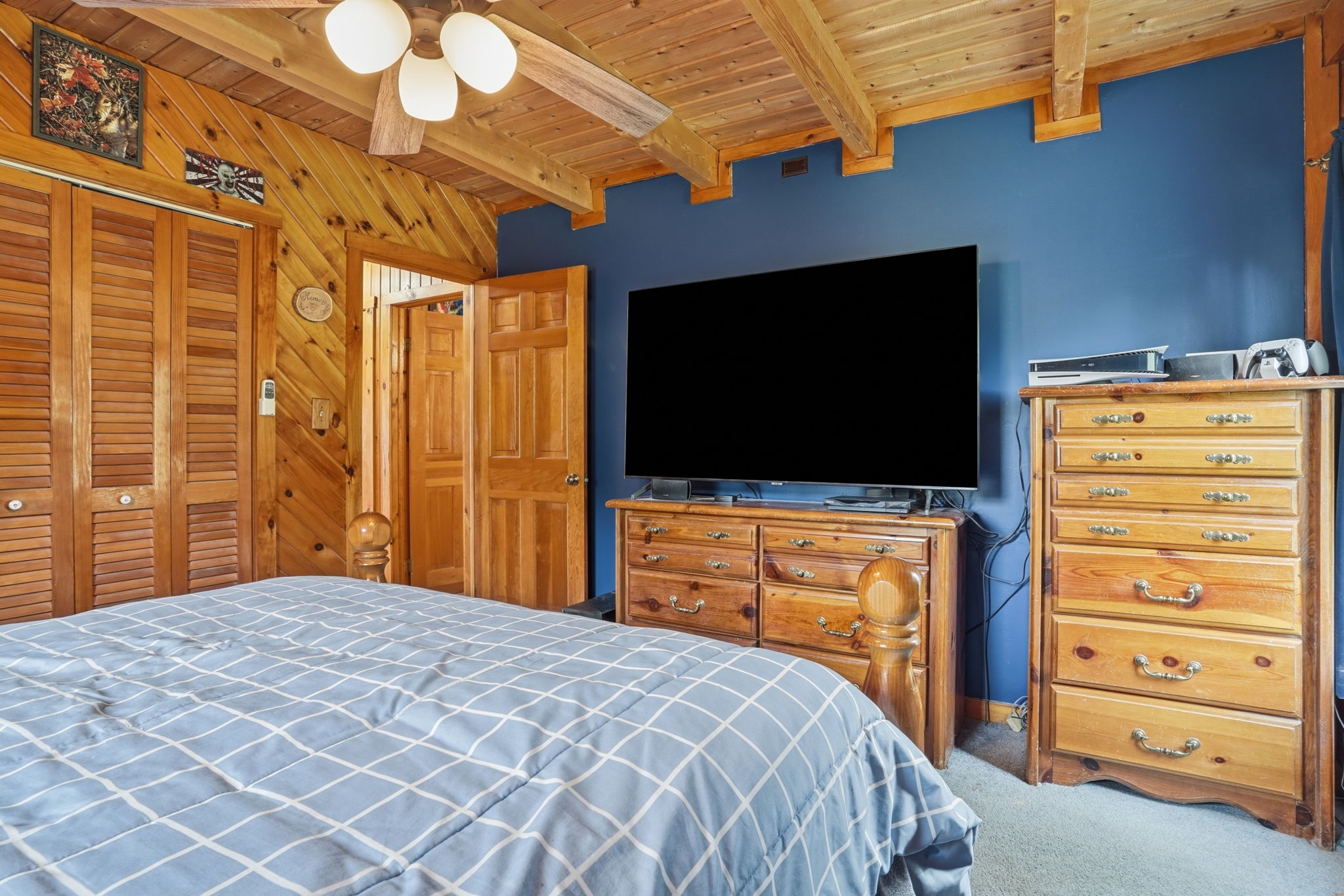 Log Cabin Retreat on 5 AcresEscape to your own private oasis tucked aw – image 21