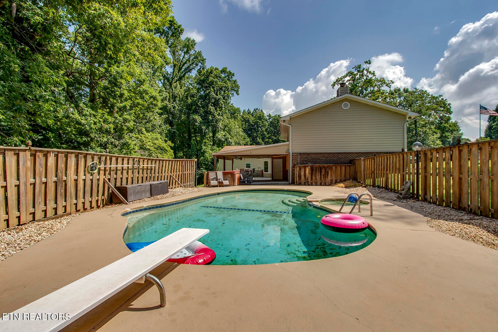 Are you looking for a wonderful home in a desired subdivision in a gre – image 57