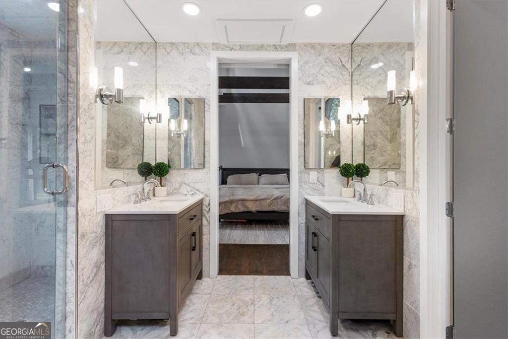 Gracious proportions and well-defined living spaces offer the perfect – image 29