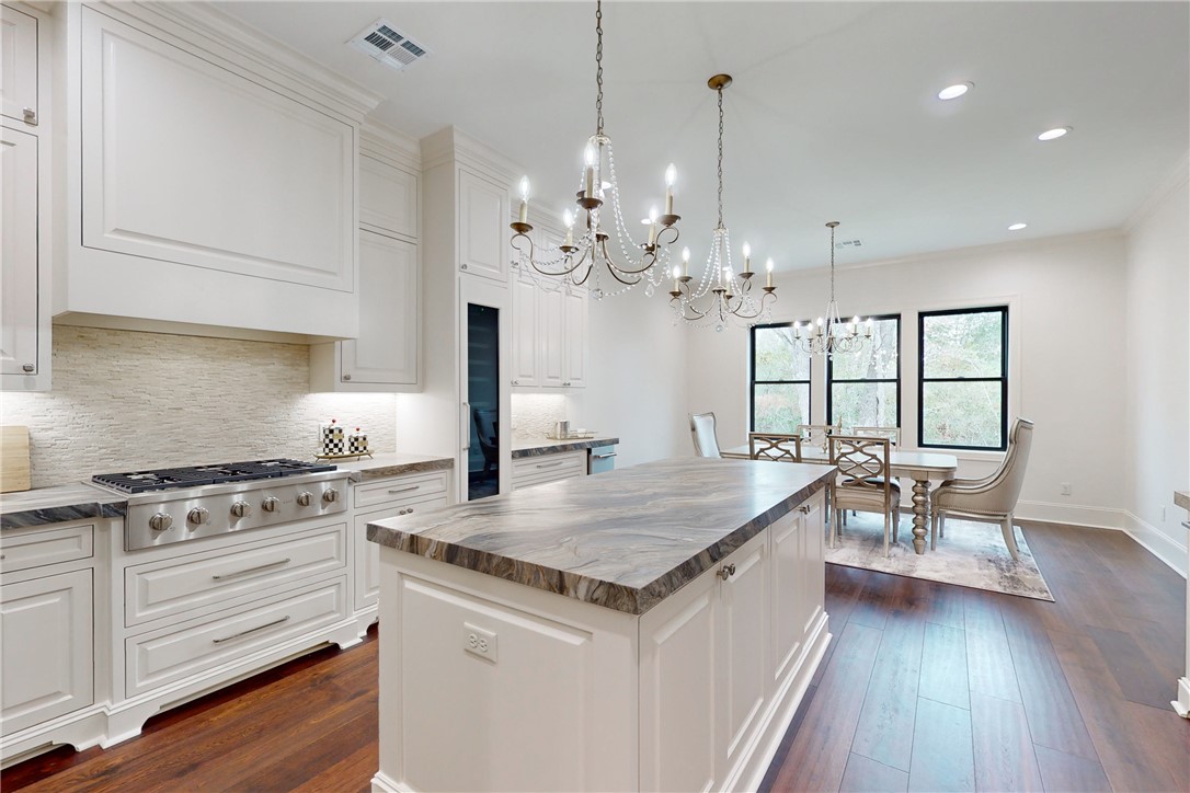 Elegant and refined new construction home located in the esteemed Mira – image 4