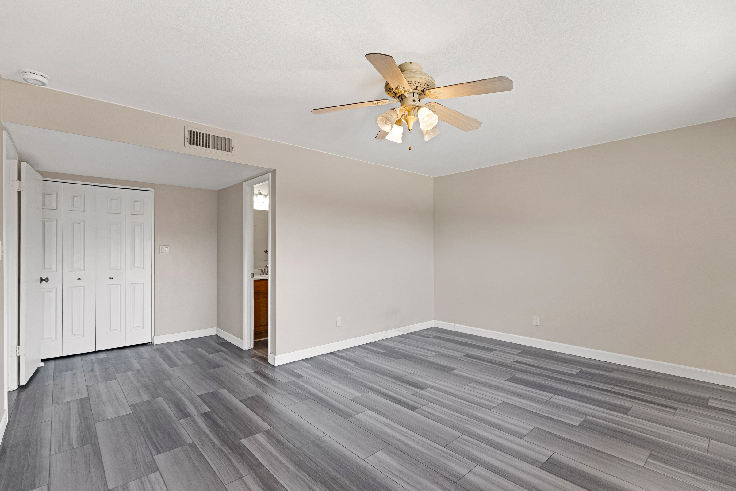 Your oasis in the heart of Tempe. This home is a split-bedroom floorpl – image 29