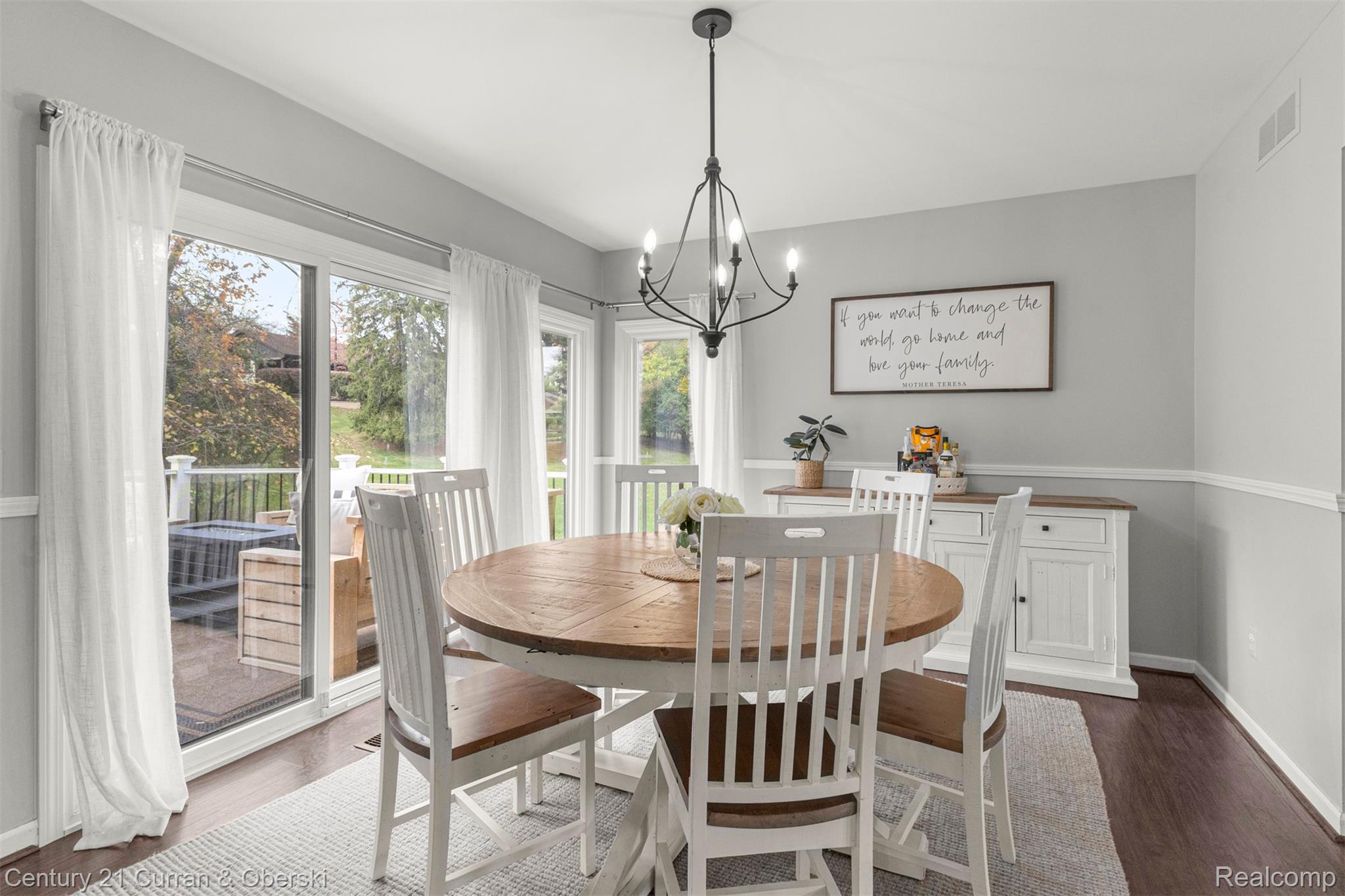 Welcome to 30999 Sudbury Street in Farmington Hills. This beautifully – image 17