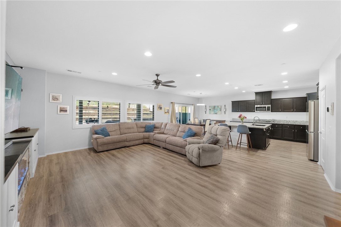 28812 28812 Triple C Ranch, Murrieta, California, 92563, USA, 5 Bedrooms Bedrooms, ,4 BathroomsBathrooms,Residential,For Sale,28812 Triple C Ranch,997c72e0-af47-4ed0-8440-8bb3fd