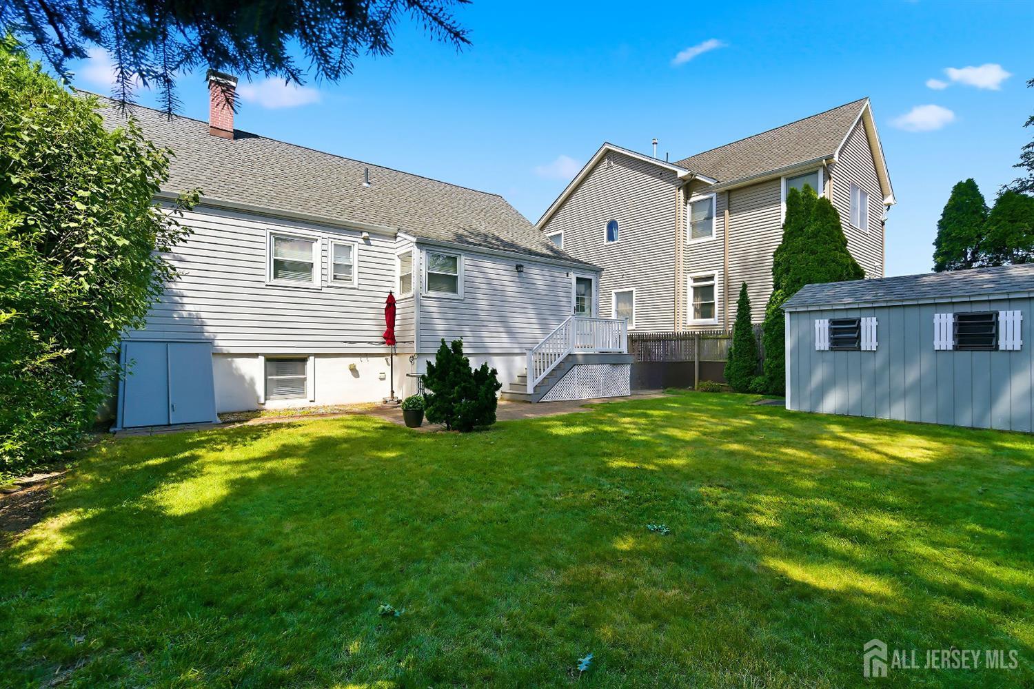 Pride of ownership shines throughout this exceptionally well-kept 3-be – image 21