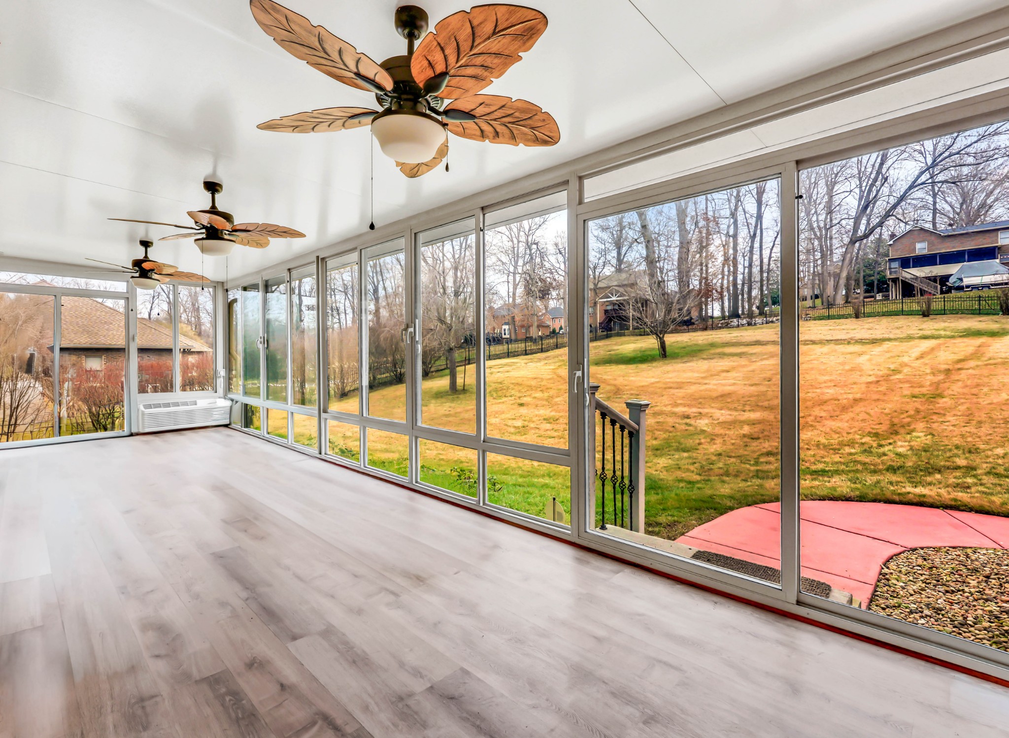 Come & make this One-Level All-Brick Custom Ranch with Bonus Room Car – image 3
