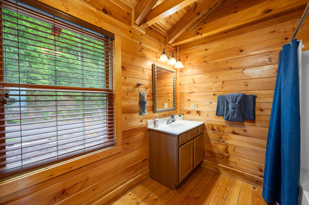 725 725 Big Bear Ridge Road, Gatlinburg, Tennessee, 37738, USA, 5 Bedrooms Bedrooms, ,6 BathroomsBathrooms,Residential,For Sale,725 Big Bear Ridge Road,308006