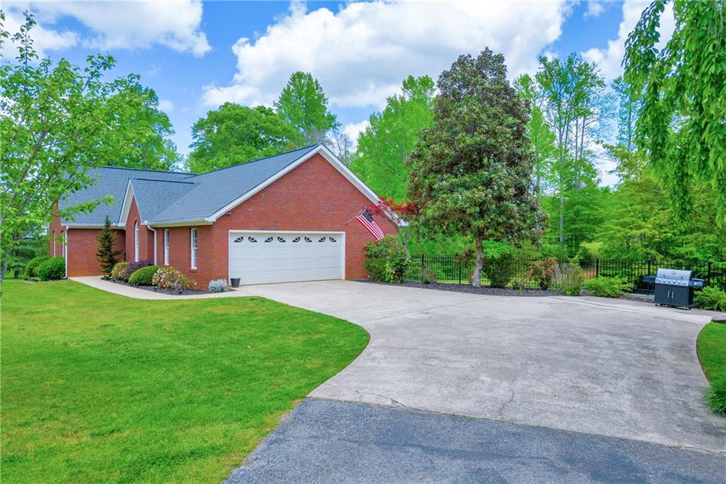 6200 6200 Bent Tree Cove, Murrayville, Georgia, 30564, USA, 5 Bedrooms Bedrooms, ,4 BathroomsBathrooms,Residential,For Sale,6200 Bent Tree Cove,7747079
