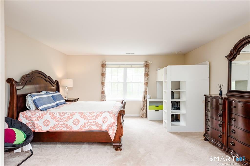 SPECTACULARLY DESIRABLE LOCATION! This rare-to-market single family is – image 29