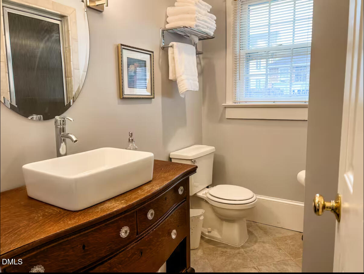 Located in the Oakwood District of Raleigh 405 Morson St blends timele – image 12