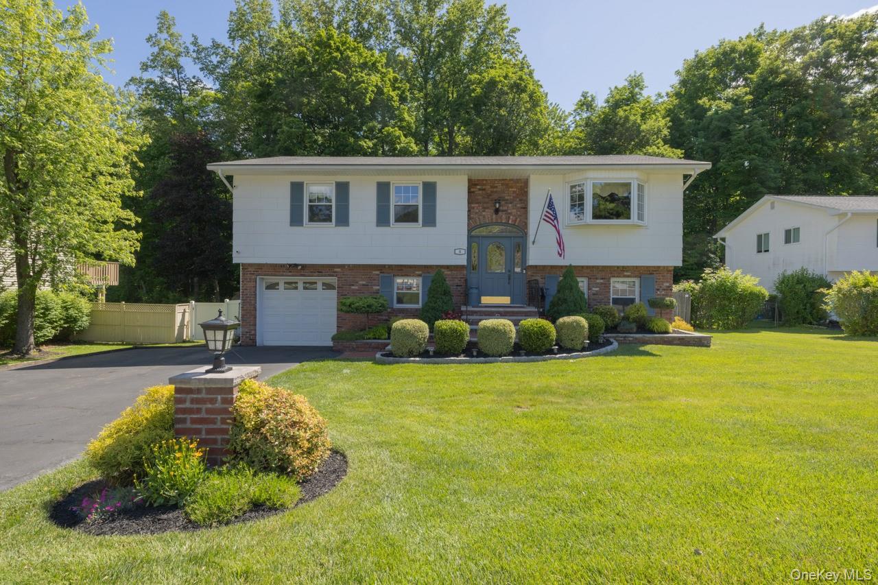 First Time on the Market! Nestled on a quiet double-ended cul-de-sac i – image 1