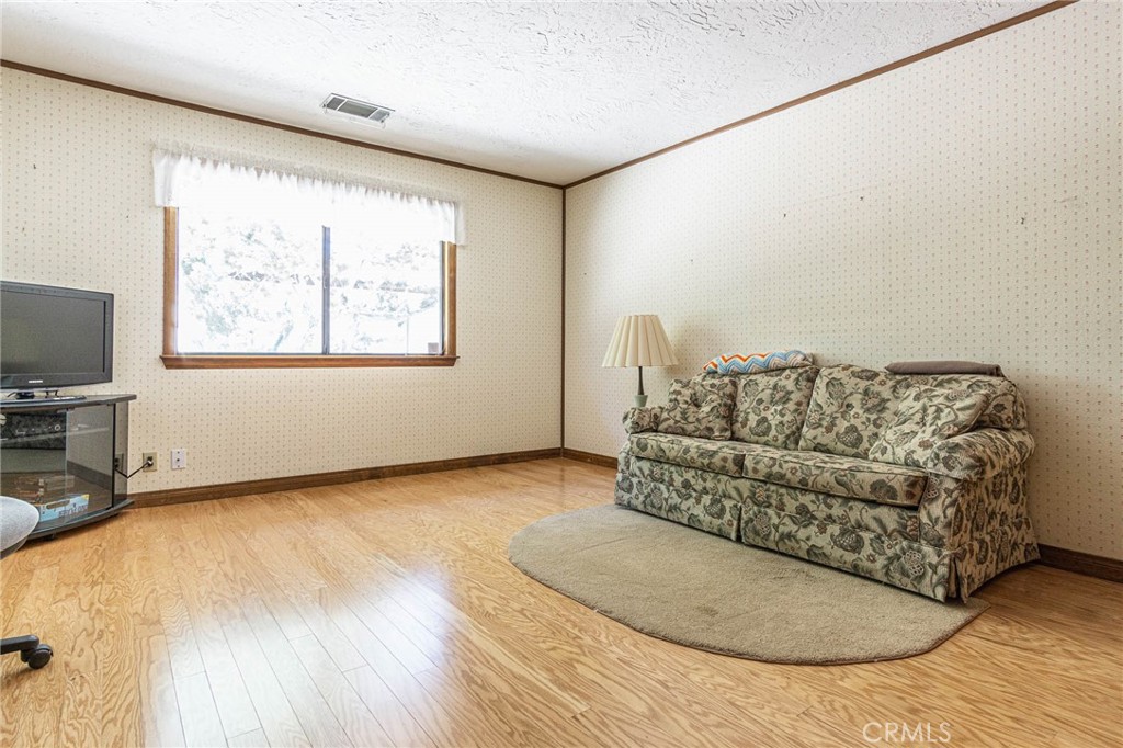 Something is refreshing about a home that actually gives you room to b – image 43