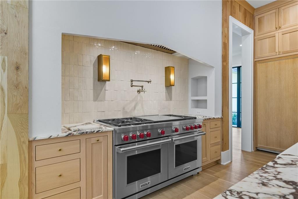 Beautiful Custom Home on gorgeous estate lot in exclusive Milton. This – image 21