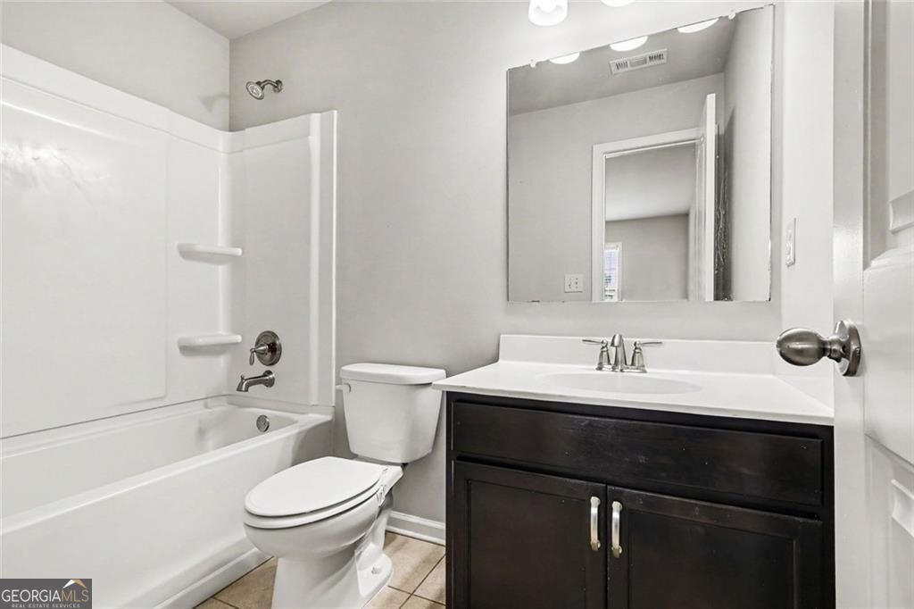 Location, location for this one, so close to the Mall of Georgia with – image 19