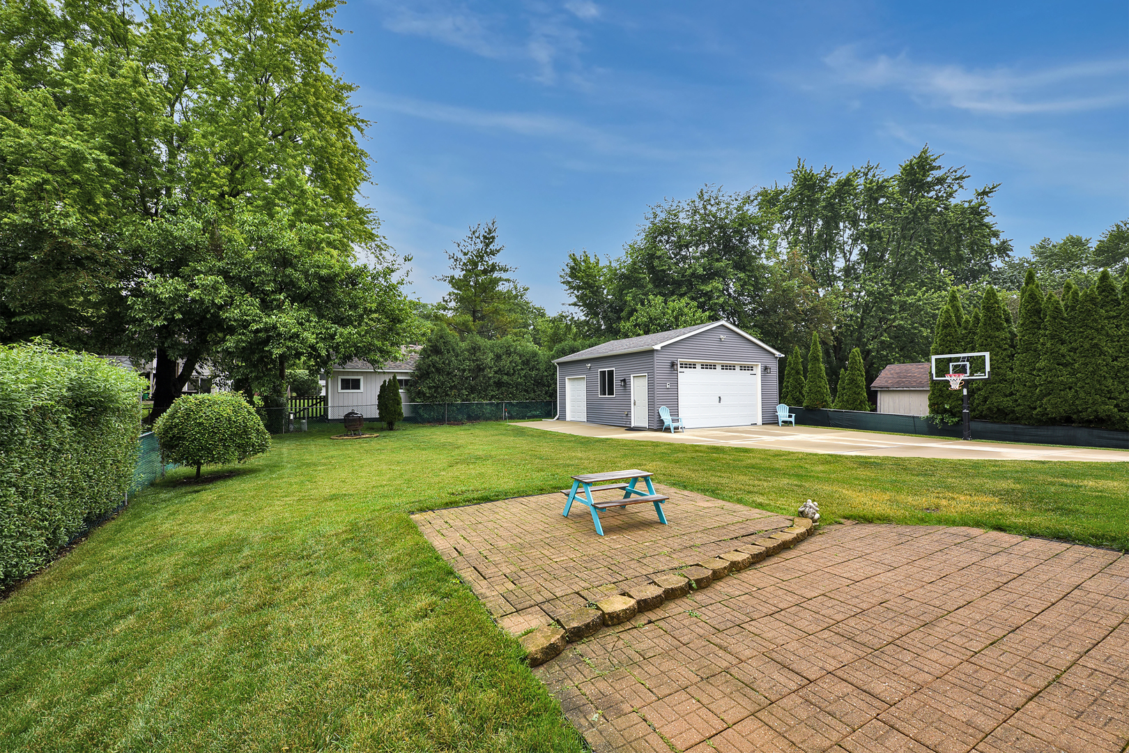 Beautifully updated and highlighted by an exceptional 25x24 detached h – image 23