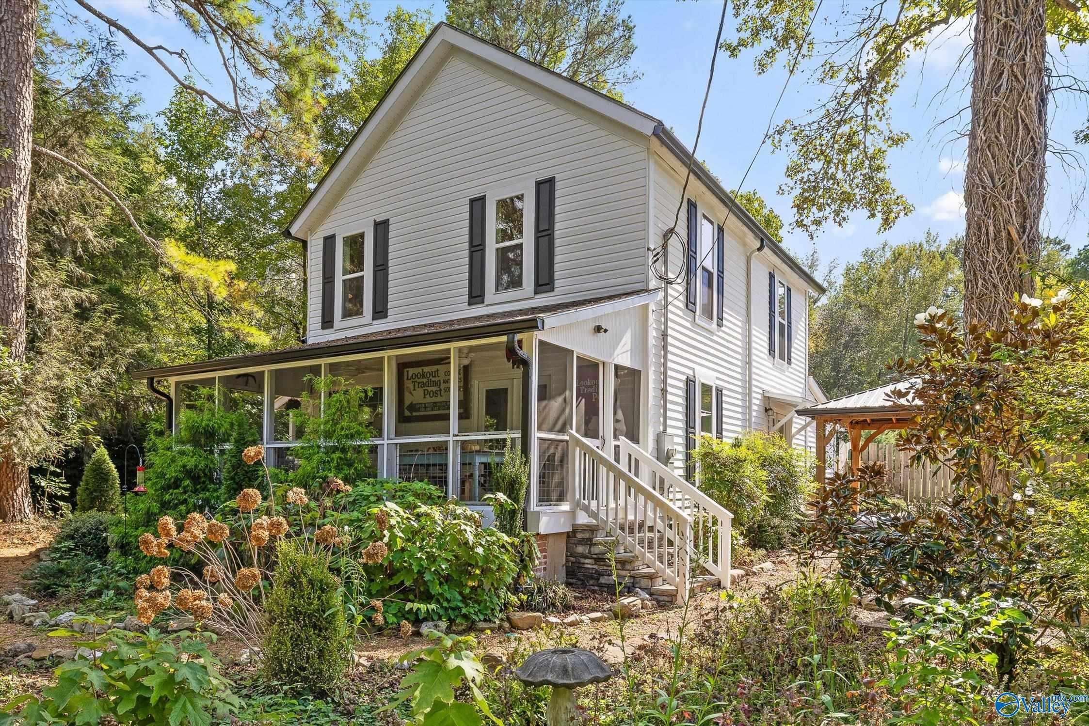 Irreplaceable Mentone charm meets thoughtful updates. Built in 1935, t – image 3