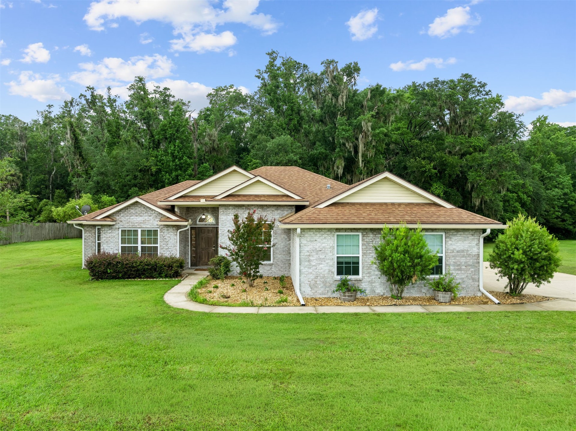 Tired of choosing between a backyard and a commute? At 54079 Amblerwoo – image 8