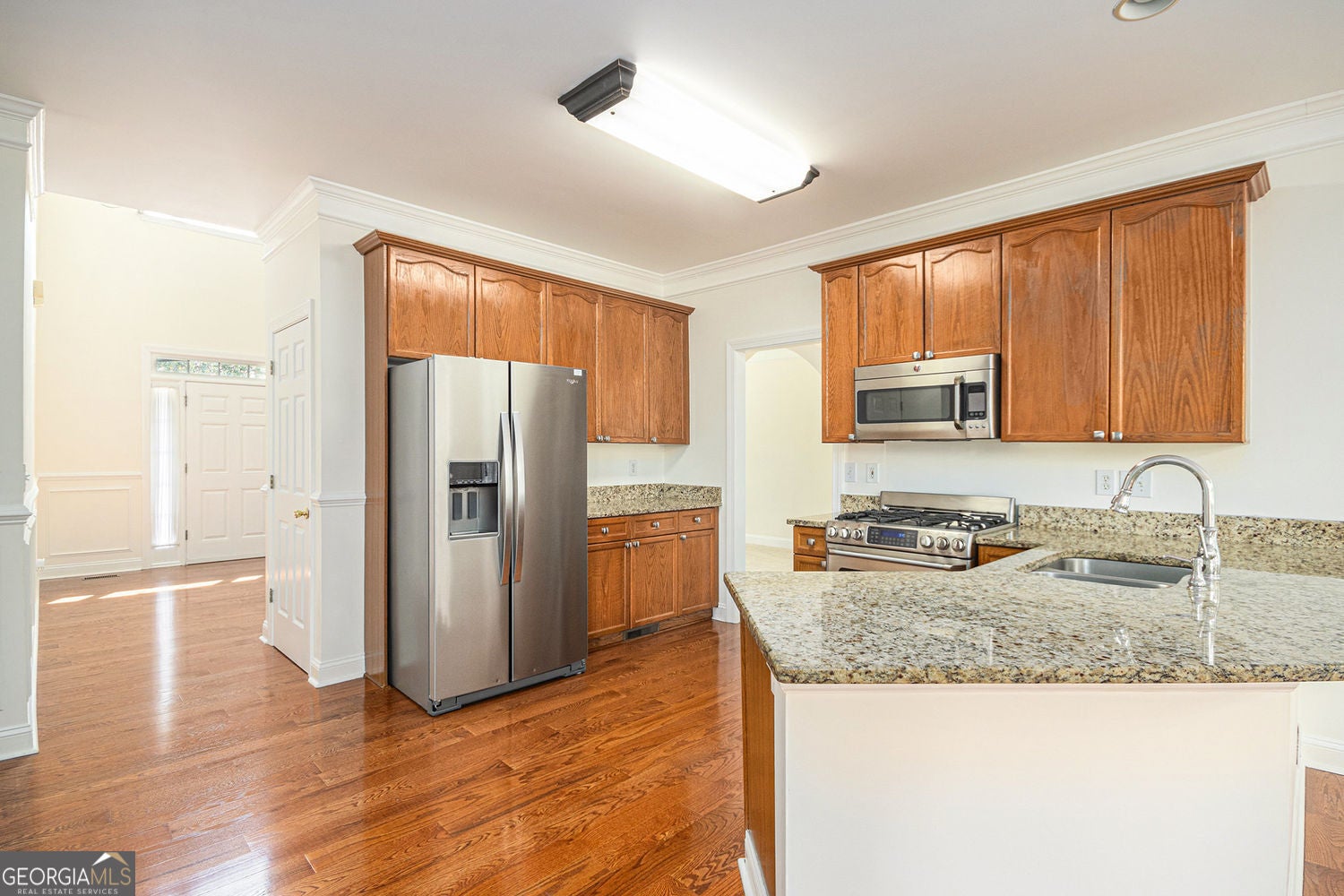 Fully finished basement with refined lakefront living in this beautifu – image 14