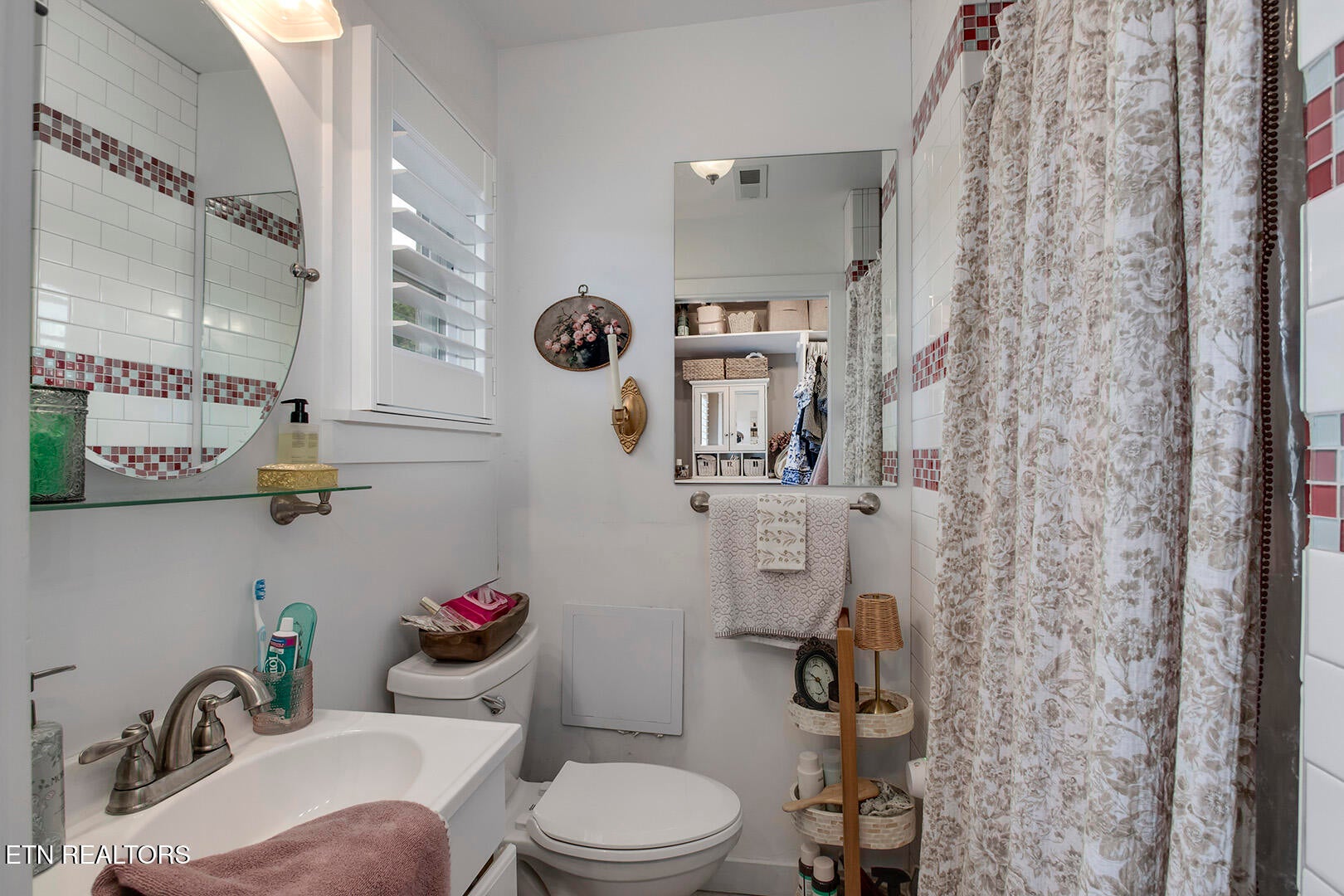 Are you looking for an adorable home with character, comfort, and styl – image 40