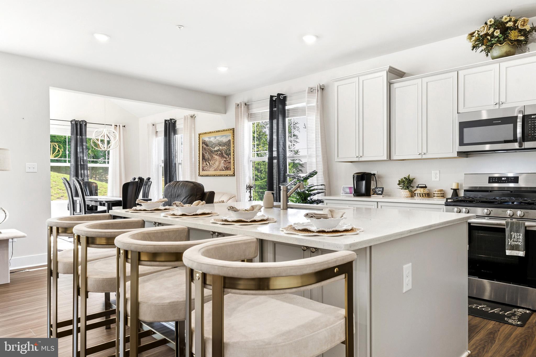 HOME SWEET HOME! Like new beauty situated on a corner lot, in sought – image 15
