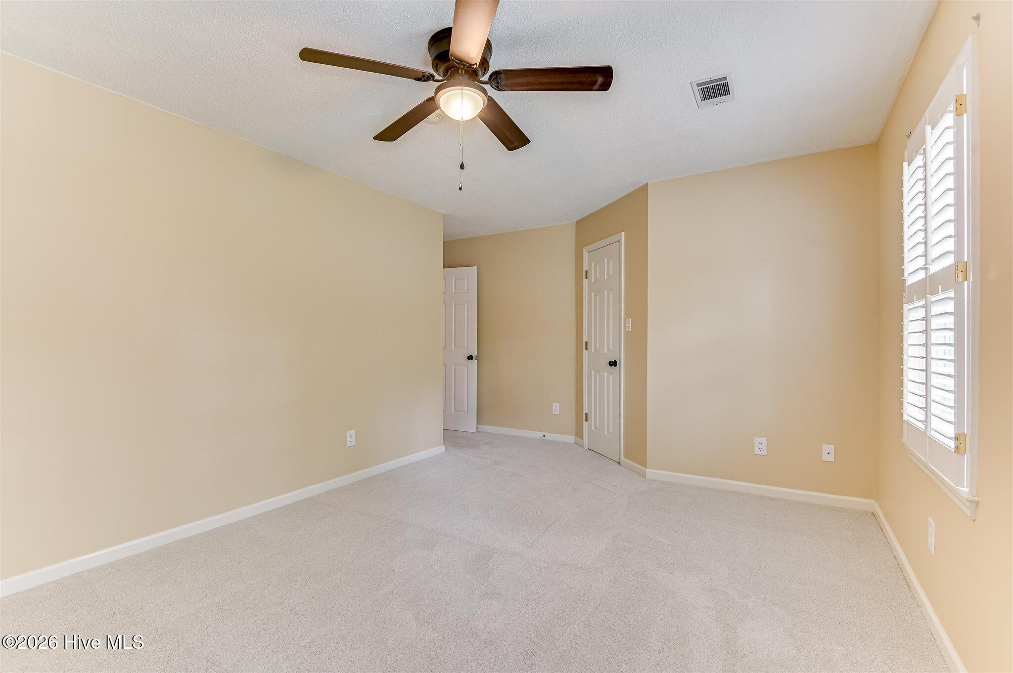 Welcome to this stunning brick home nestled on a quiet cul-de-sac in t – image 39