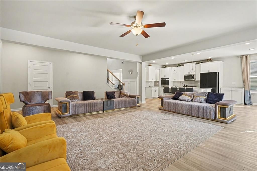 Beautiful home in the sought after Calcutta community! This spacious R – image 10