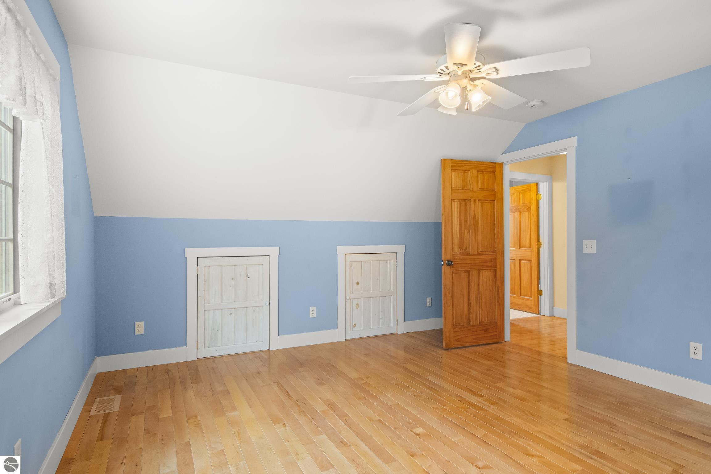 This 3-bedroom, 2.5-bath farmhouse offers a property designed for coun – image 29
